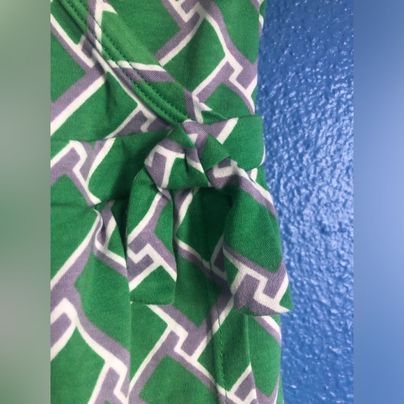 Diane Von Furstenberg Patterned Wrap Dress. Classic Style. Green/Lilac. SZ 18M. - Picture 8 of 9